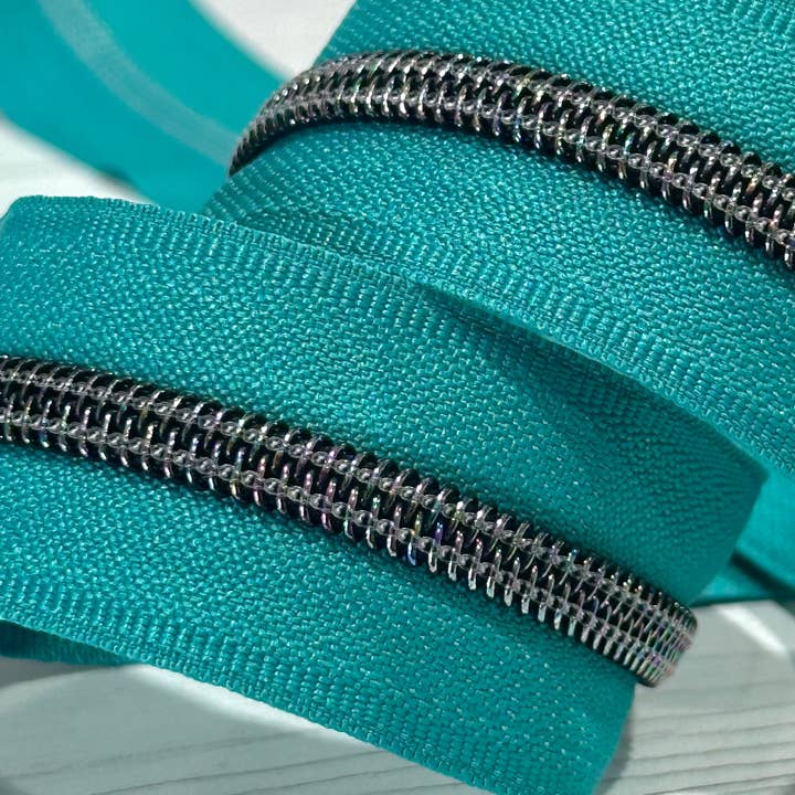 Jade Zipper Tape With Iridescent Teeth